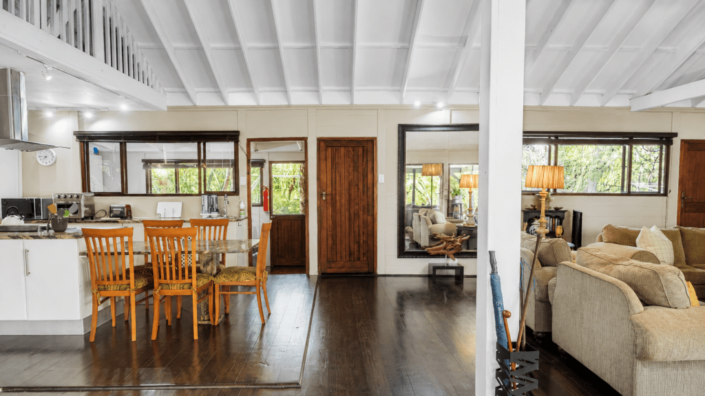 ihlathi lodge dining area