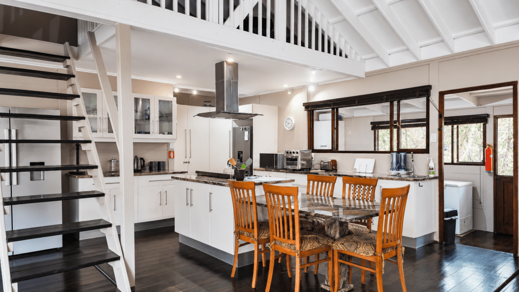 ihlathi lodge kitchen