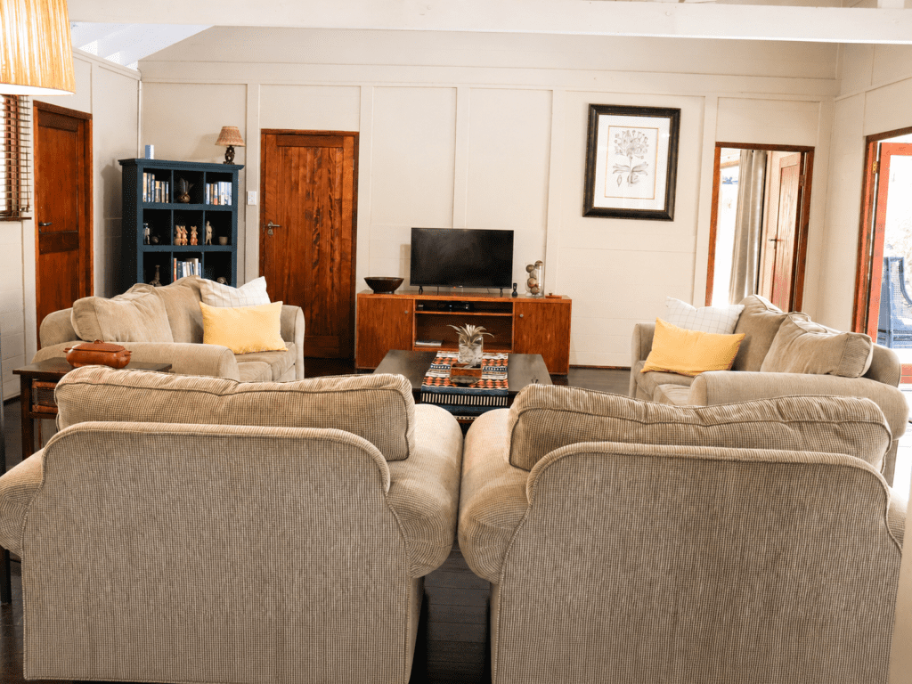 ihlathi lodge lounge3