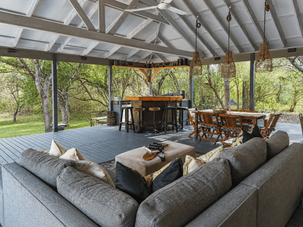 ihlathi lodge outdoor deck5