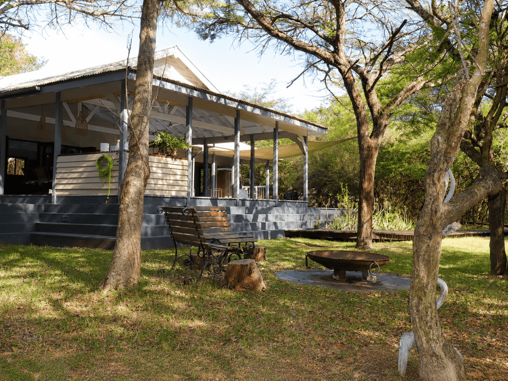 ihlathi lodge outside house 2